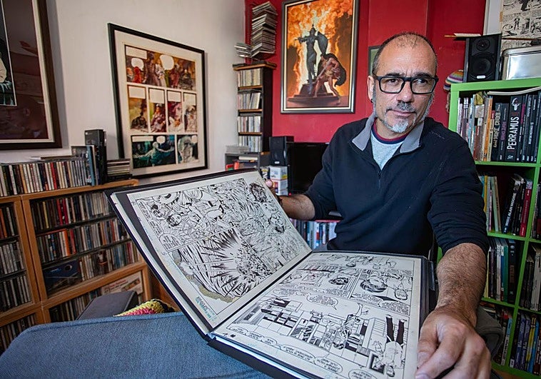 El profesor de Granada con la mayor colección de originales de cómic